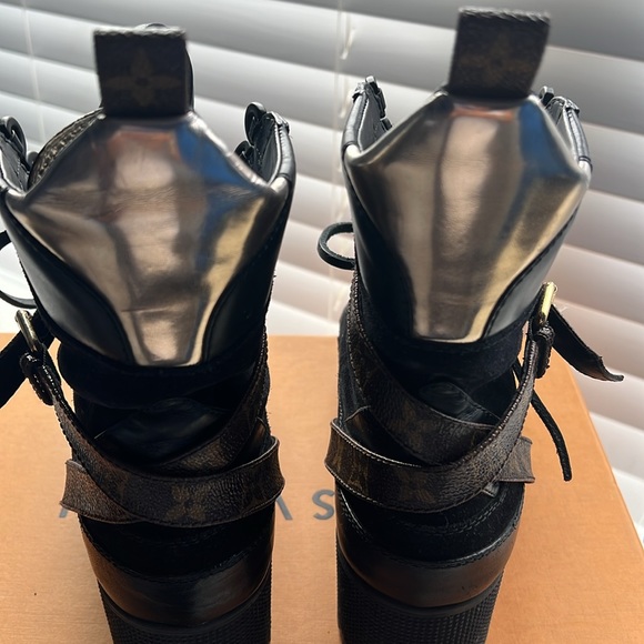 LOUIS VUITTON LAUREATE PLATFORM DESERT ANKLE BOOTS - Picture 8 of 12